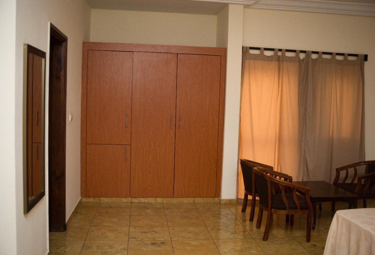 Hôtel Marbella Lomé Exteriör bild