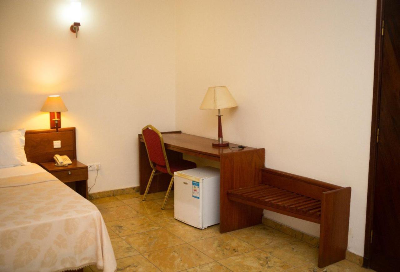 Hôtel Marbella Lomé Exteriör bild